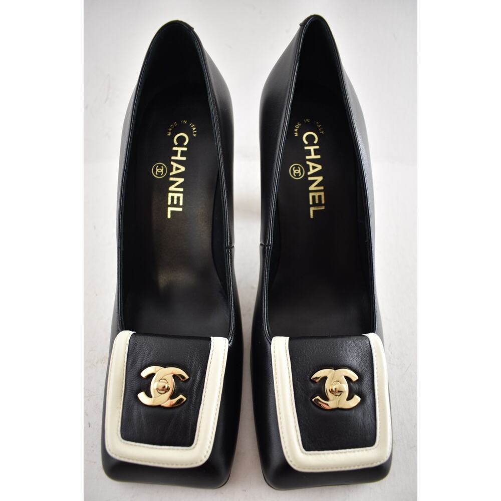 Chanel 26S Blazy Black White Square Toe Turnlock Gold CC Logo Block Heel Pump 39 - Picture 11 of 16